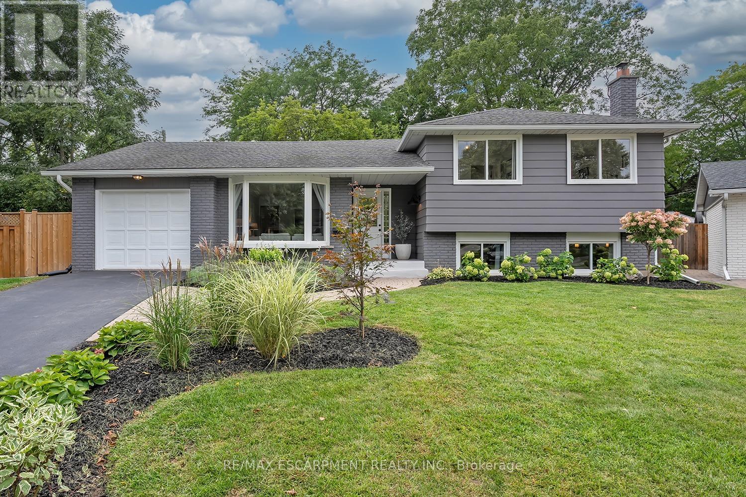 Detached at 406 OAKWOOD DRIVE, Burlington
