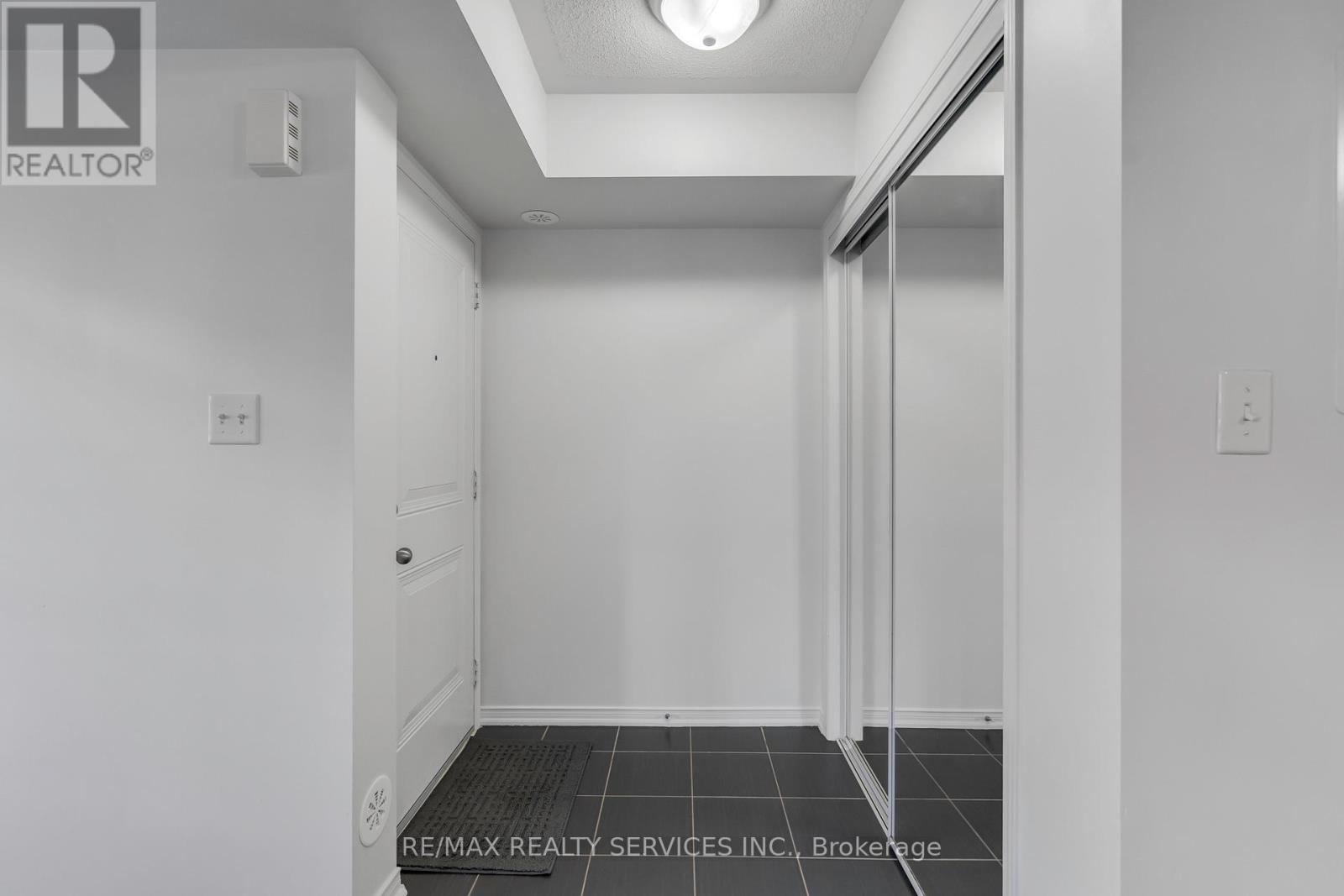 Apartment at 3 - 43 HAYS BOULEVARD, Oakville