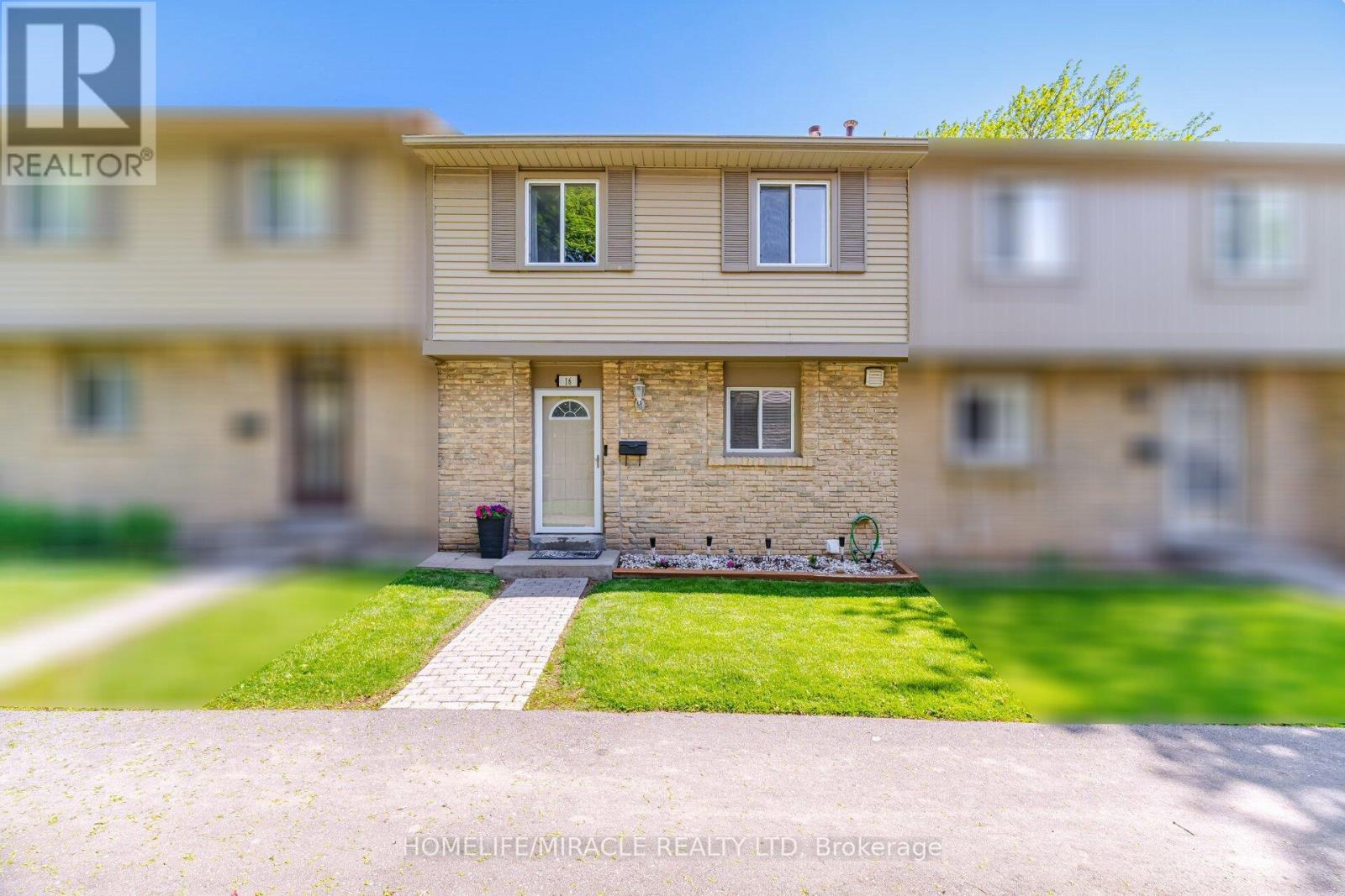 Townhouse at 16 - 57 HANSEN ROAD N, Brampton (Madoc)
