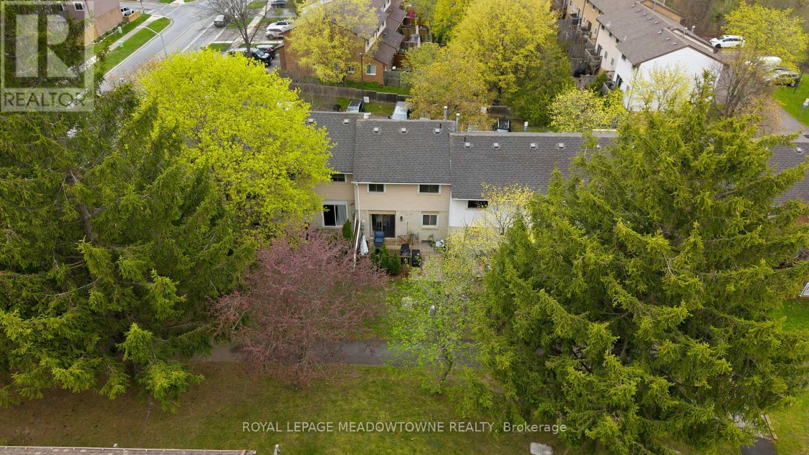 Townhouse at 8 LYNDEN CIRCLE, Halton Hills