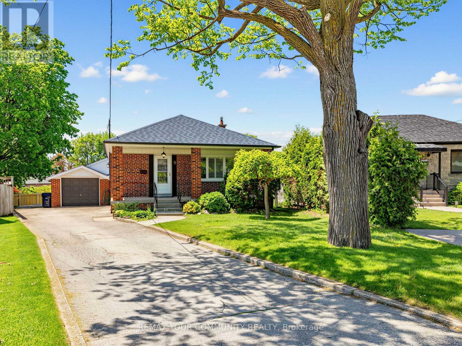 Detached at 9 LETCHWORTH CRESCENT, Toronto