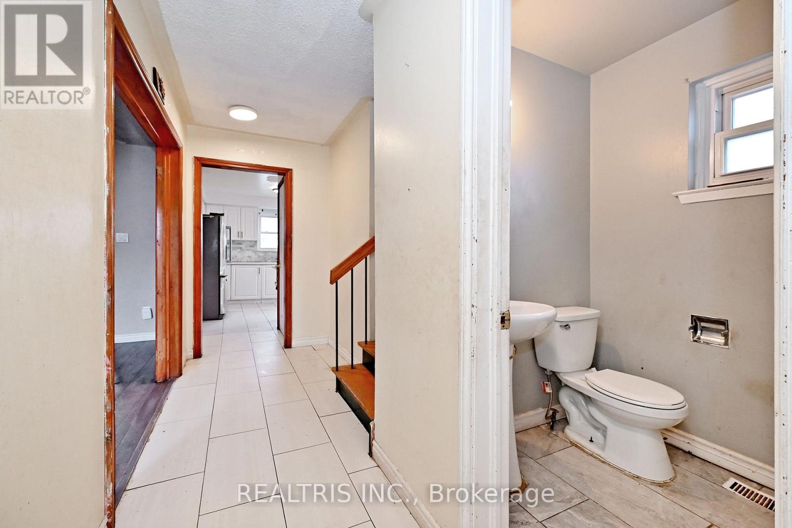 Semi-Detached/Link at 116 SUTHERLAND AVENUE, Brampton