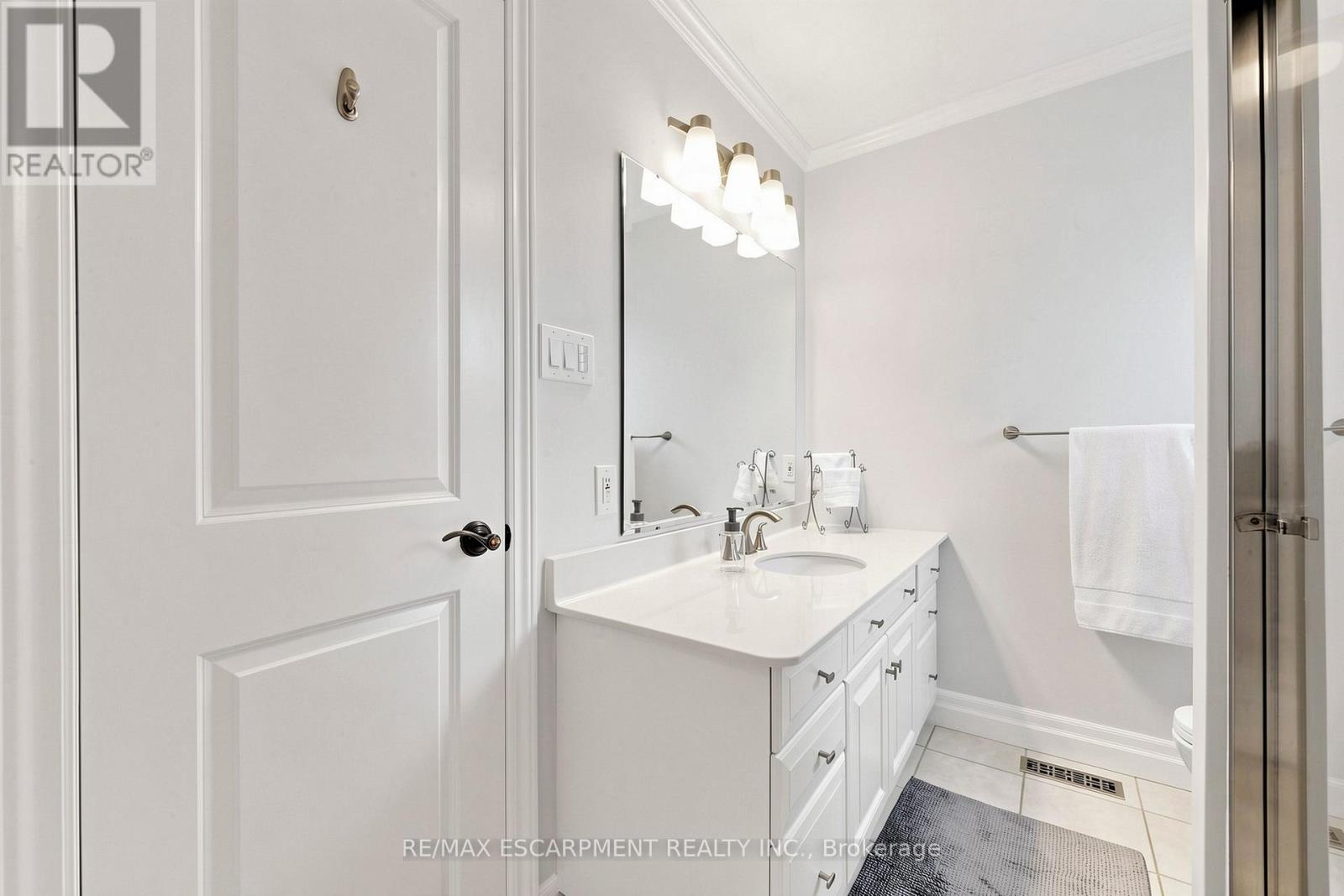 Detached at 1365 ESTER DRIVE, Burlington