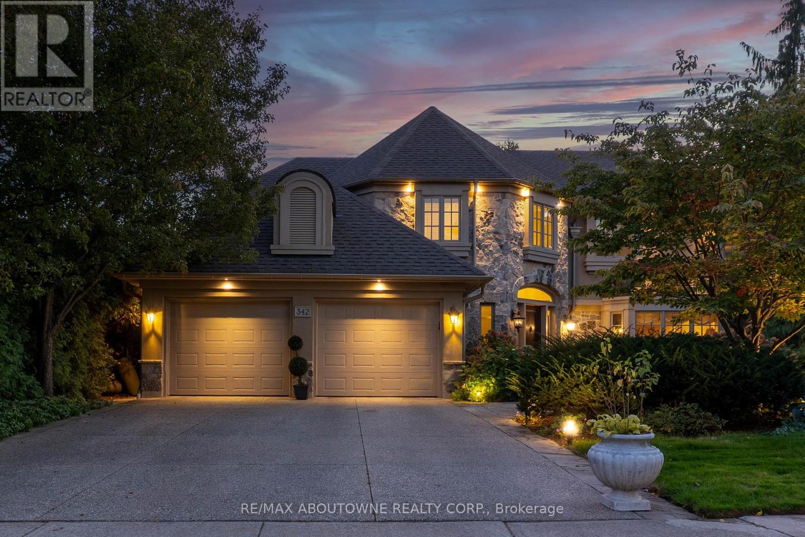 Detached at 342 POMONA AVENUE, Burlington (Roseland)