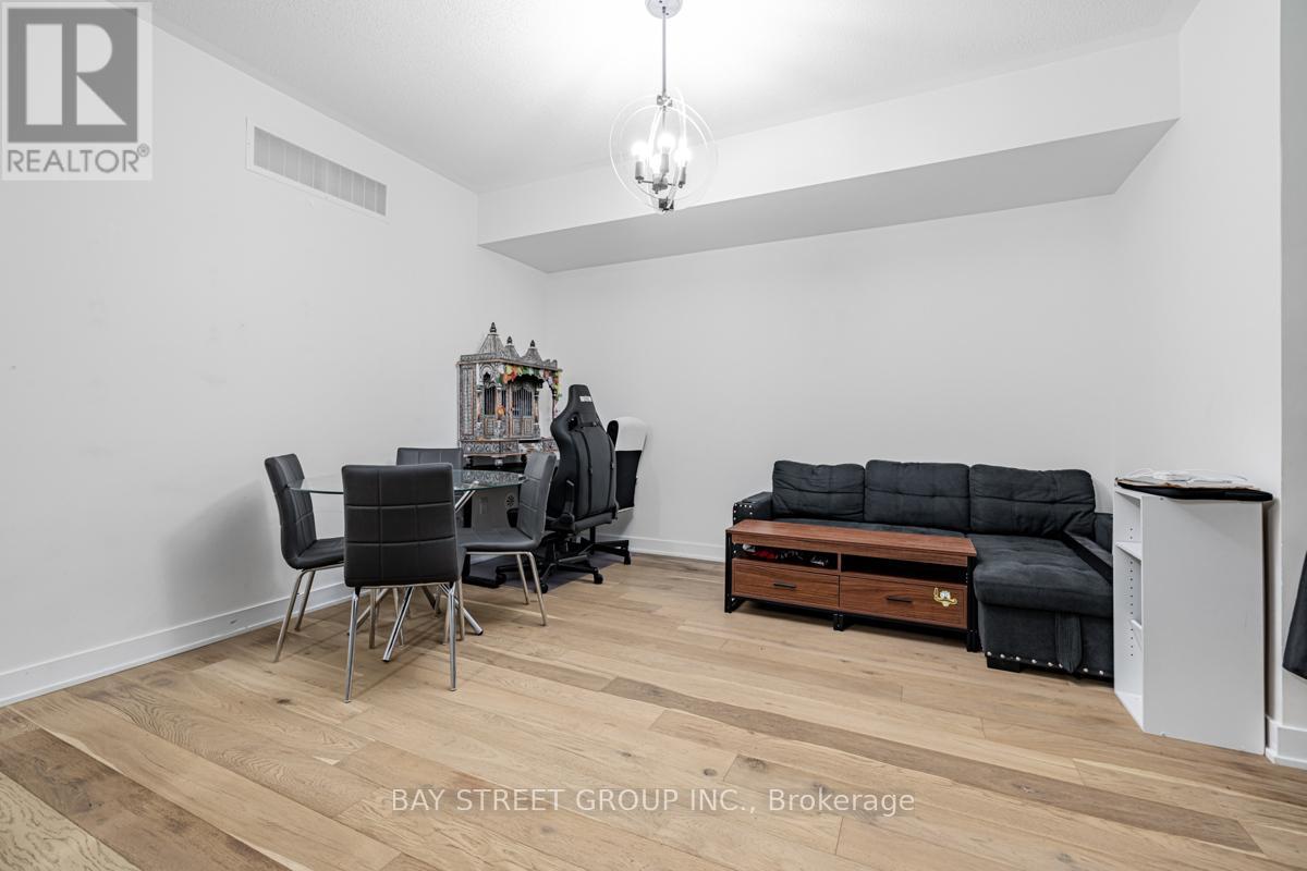Townhouse at 6 - 39 JOHN PERKINS BULL DRIVE W, Toronto