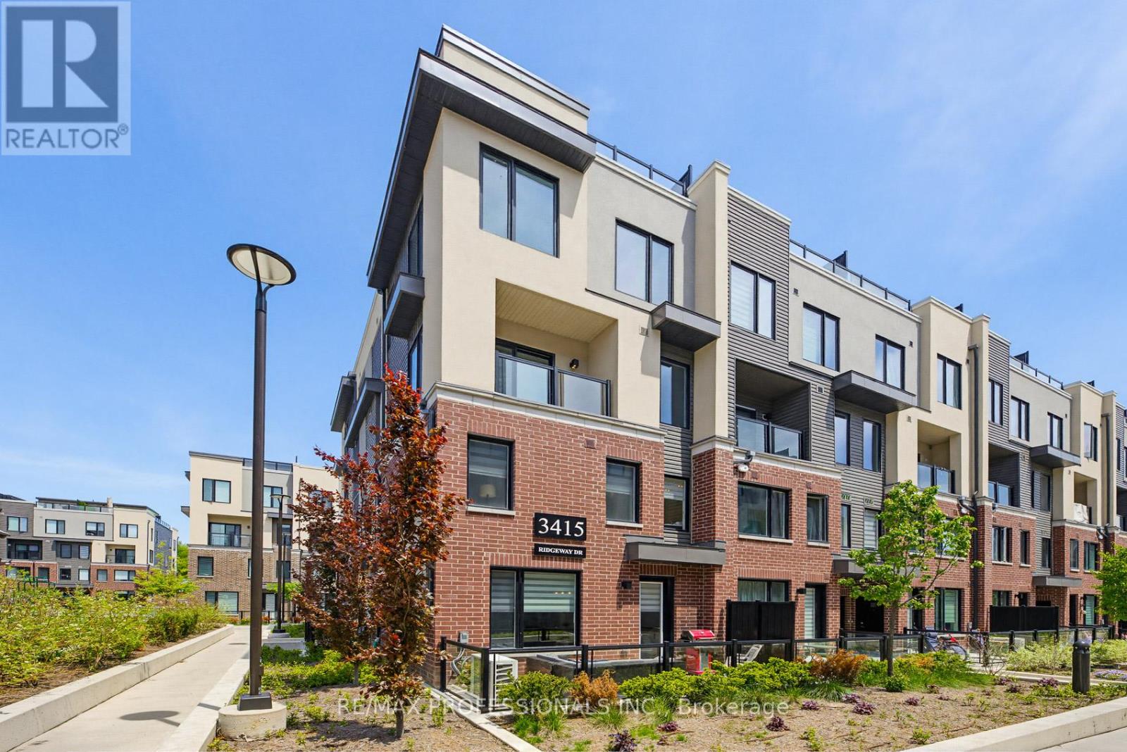 Townhouse at 15 - 3415 RIDGEWAY DRIVE, Mississauga
