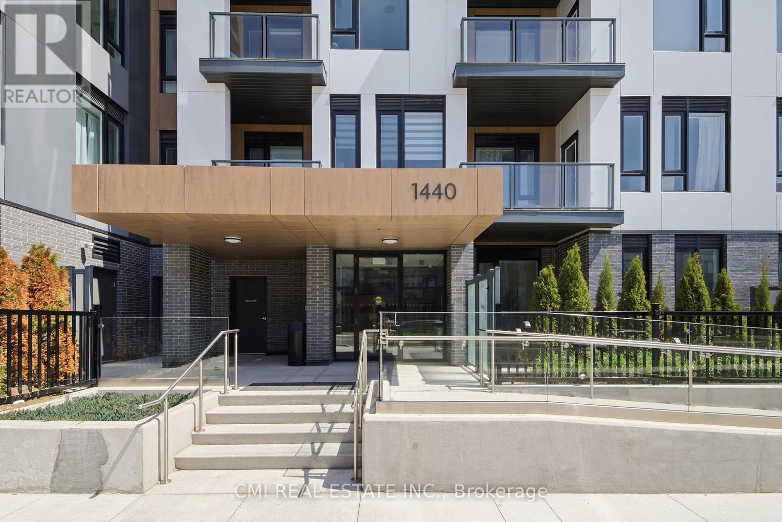 Apartment at 211 - 1440 CLARRIAGEA COURT, Milton