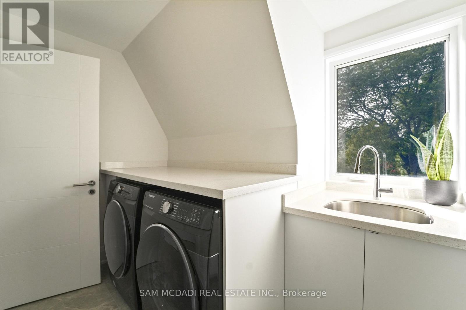 Semi-Detached/Link at 11B MAPLE AVENUE N, Mississauga