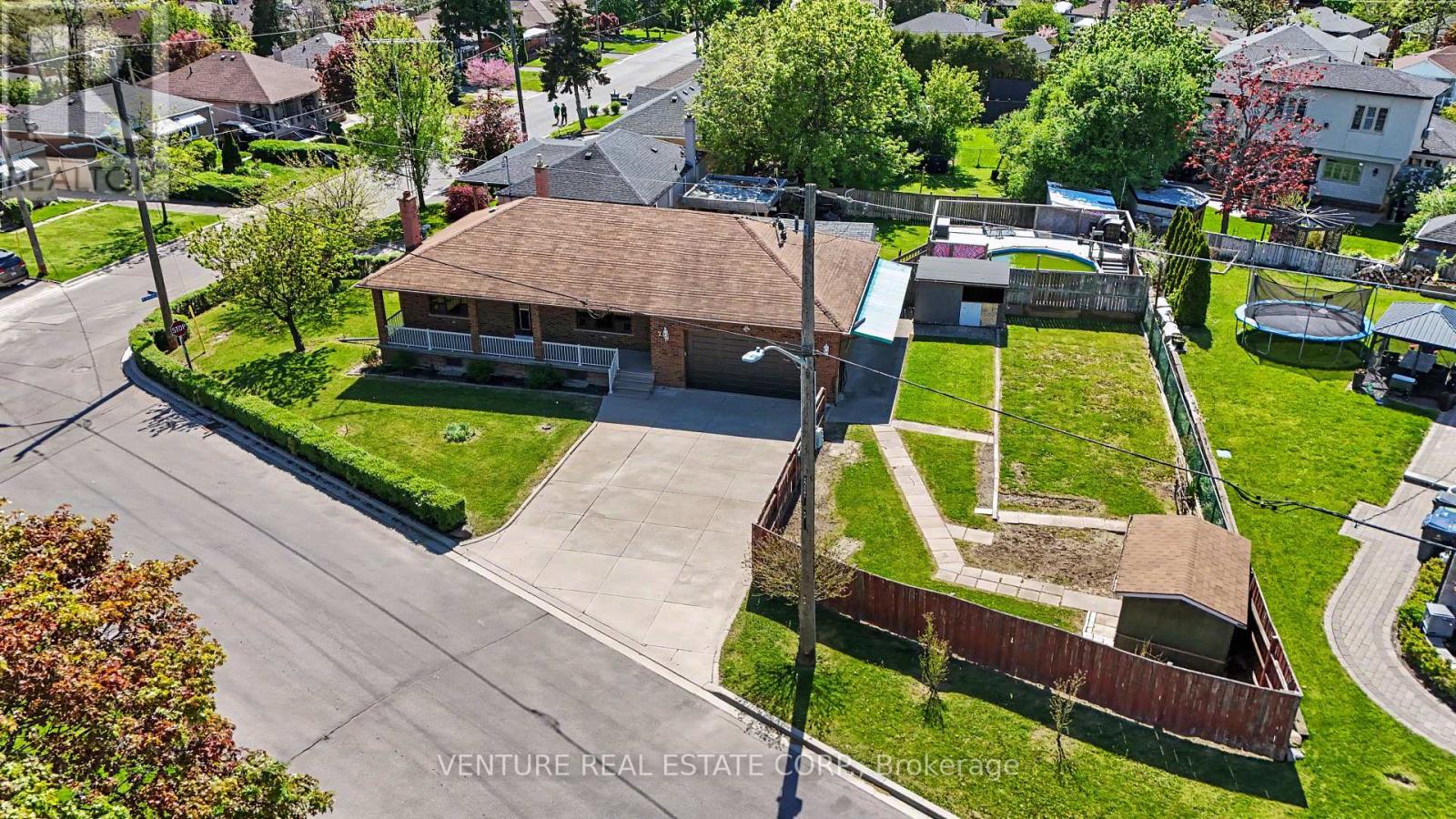 Detached at 2 REDFERN AVENUE, Toronto