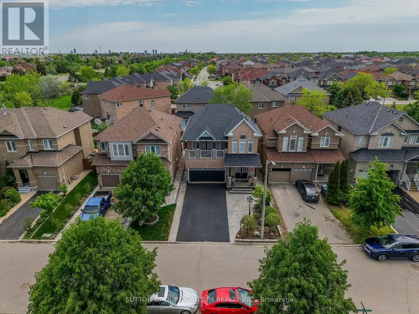 Detached at 35 DEVONSLEIGH DRIVE, Brampton
