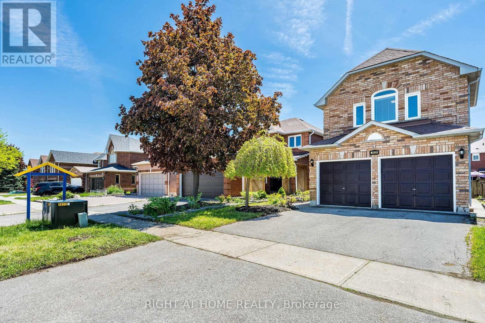 Detached at 3928 HAZELRIDGE ROAD, Mississauga (Lisgar)