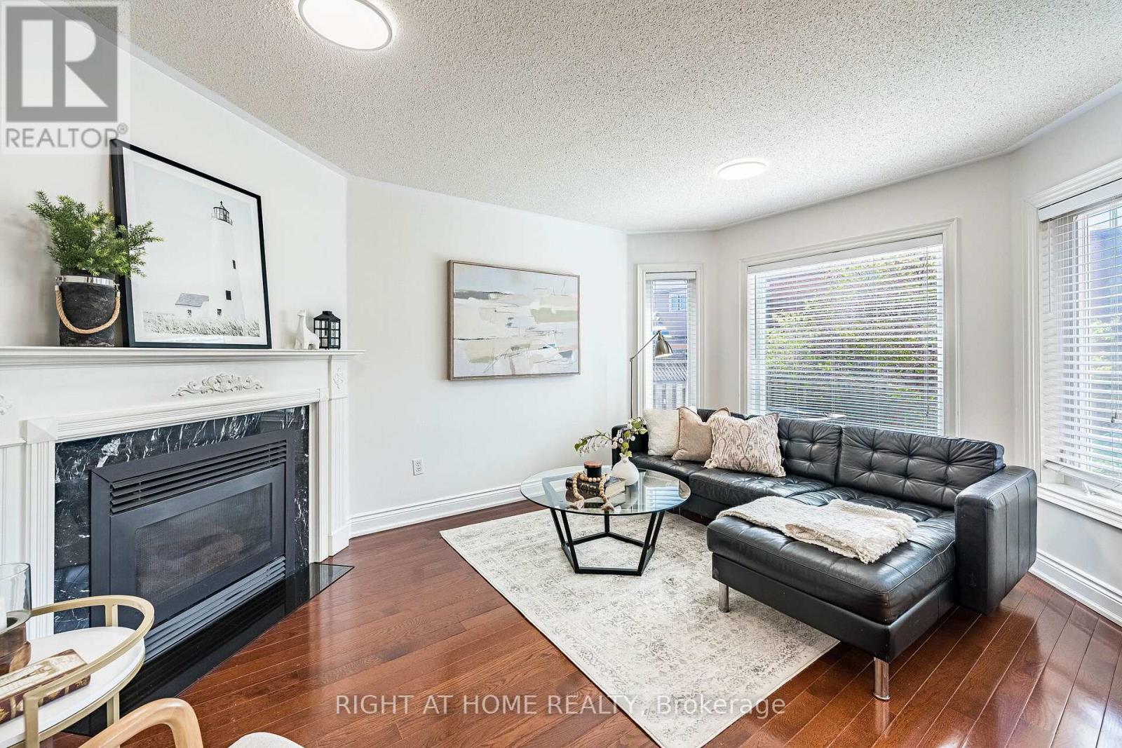Detached at 3928 HAZELRIDGE ROAD, Mississauga