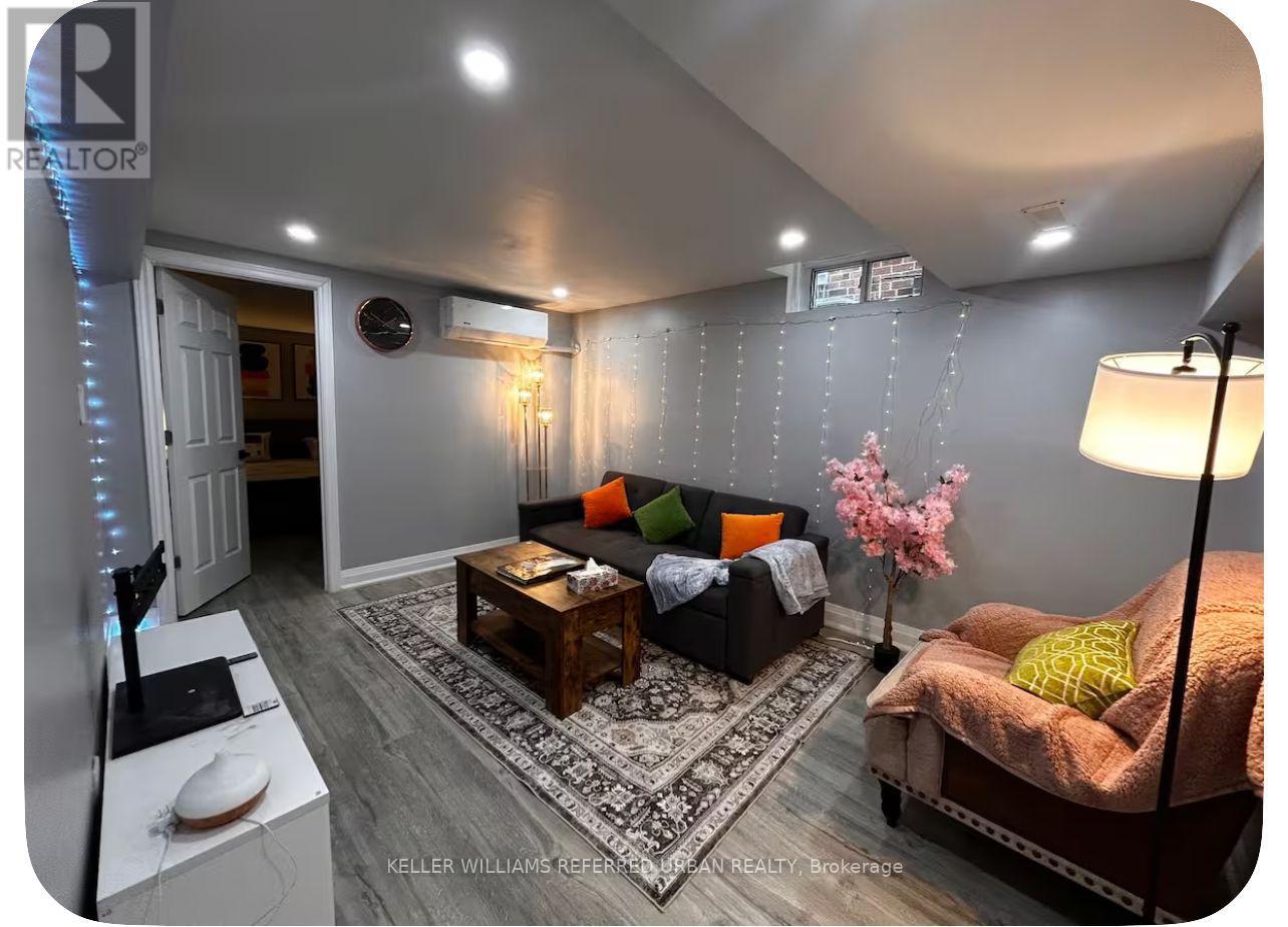 Detached at 704 BOOKHAM CRESCENT, Mississauga