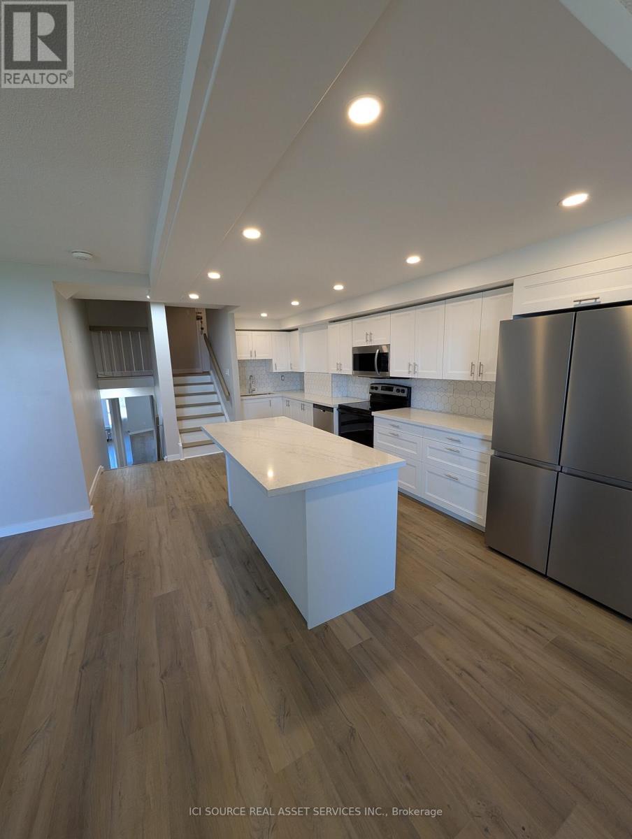 Apartment at E3 - 284 MILL ROAD, Toronto (Markland Wood)