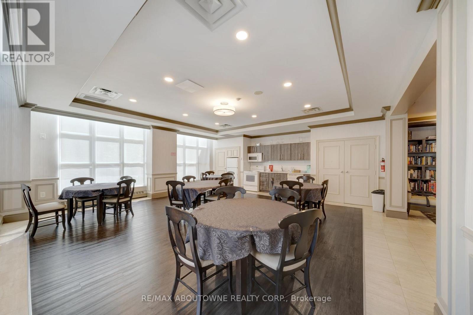 Apartment at 606 - 442 MAPLE AVE. AVENUE, Burlington