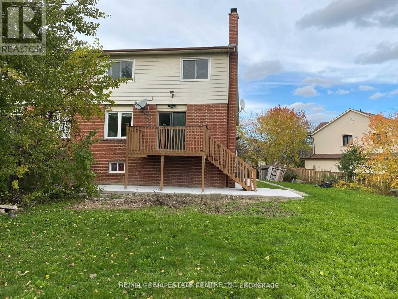 Semi-Detached/Link at 26 FOXACRE ROW, Brampton