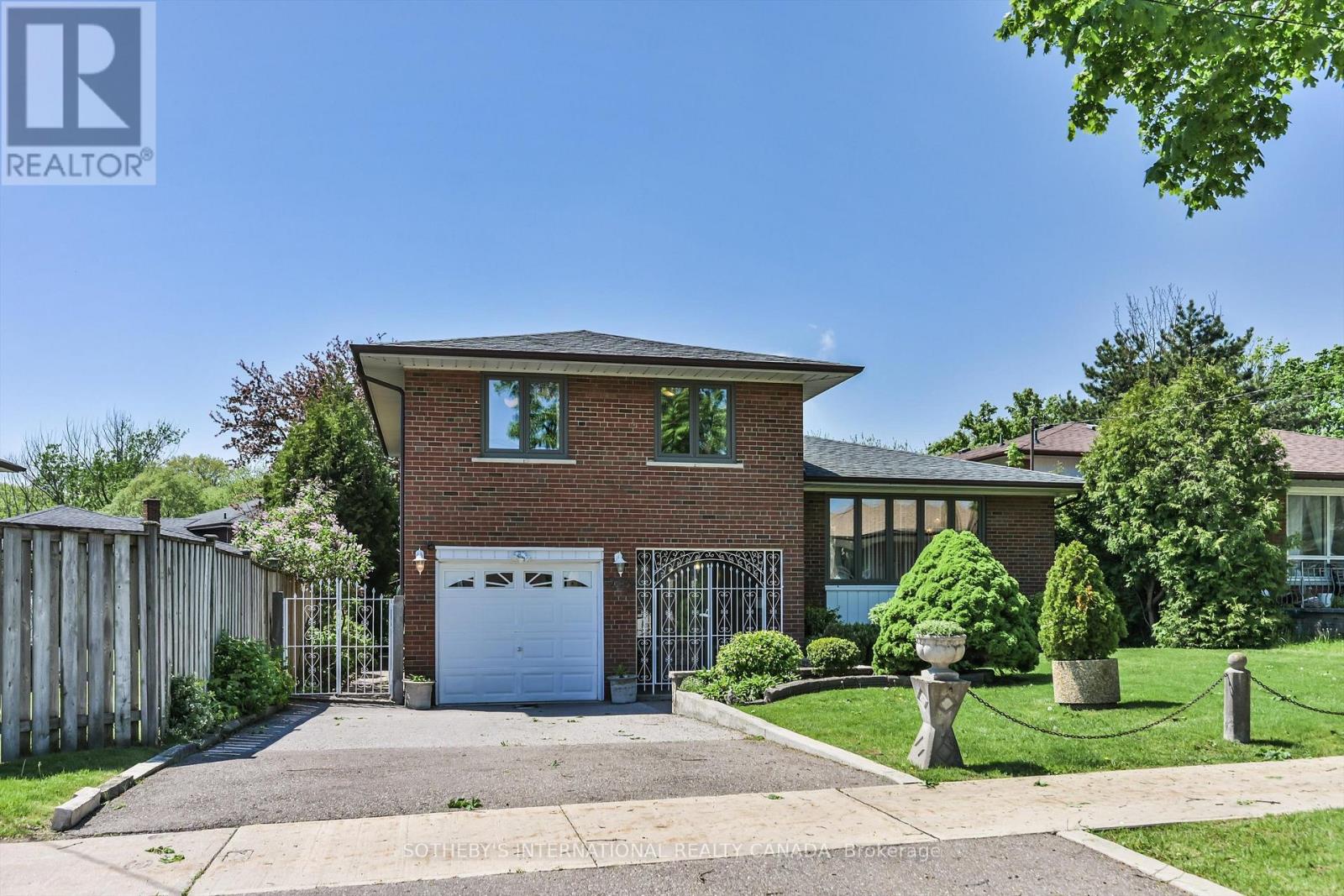 Detached at 283 DERRYDOWN ROAD, Toronto