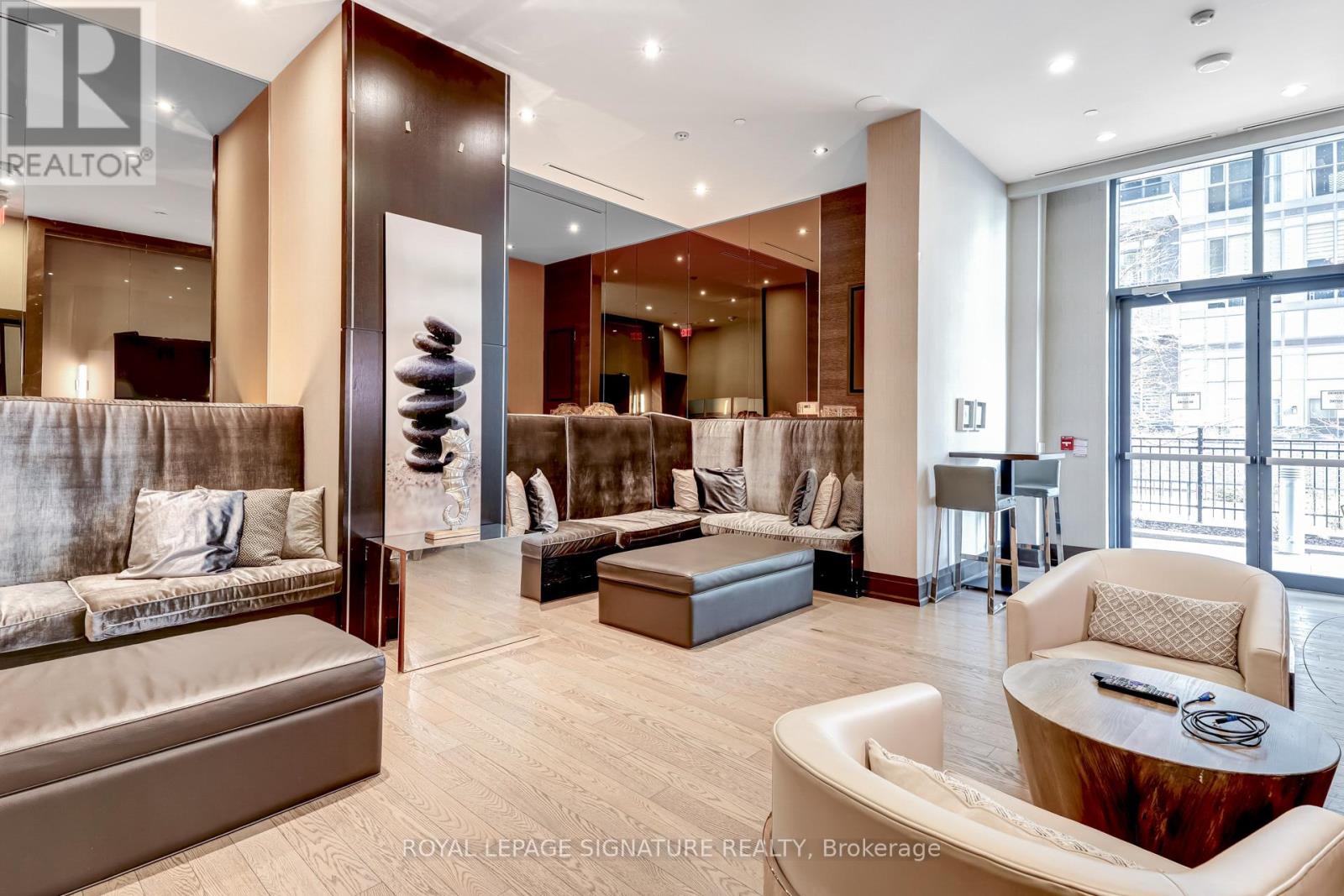 Apartment at B415 - 60 ANNIE CRAIG DRIVE, Toronto