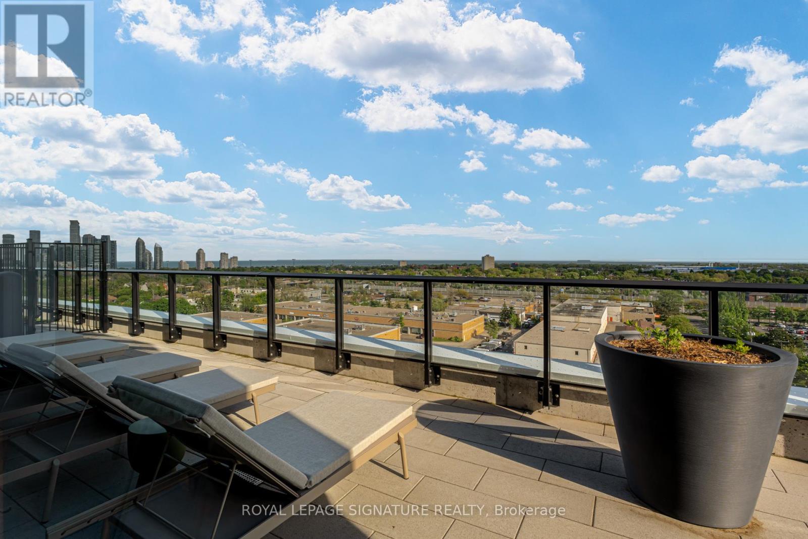 Apartment at 820 - 799 THE QUEENSWAY, Toronto