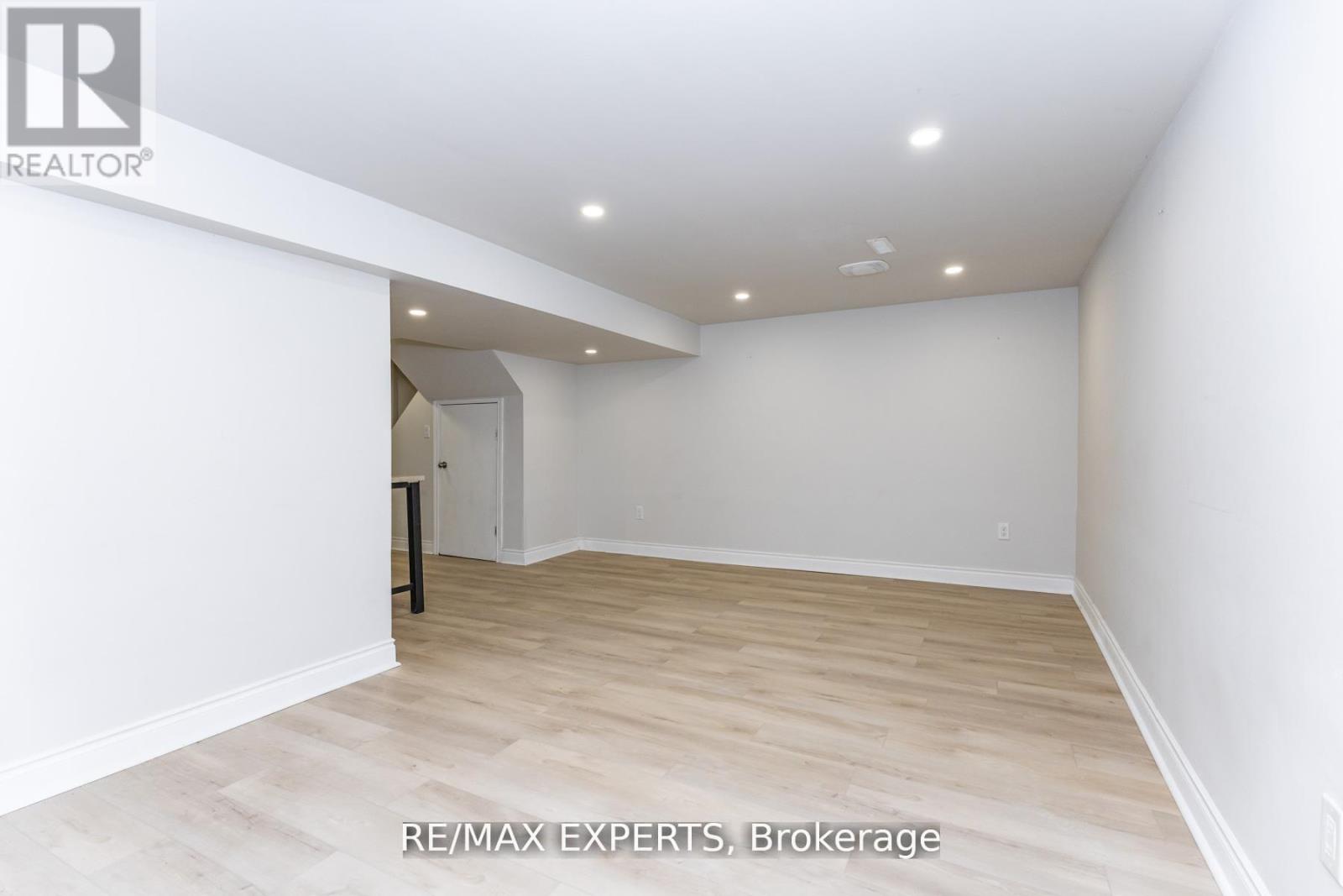 Townhouse at 31 CARLETON PLACE, Brampton