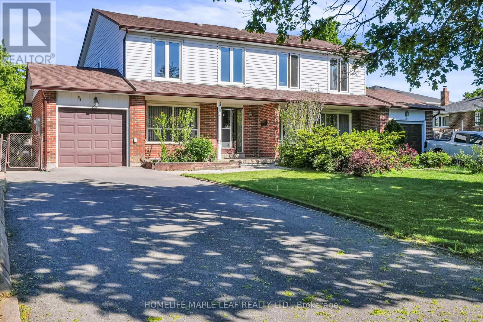 Semi-Detached/Link at 14 MANITOU CRESCENT, Brampton