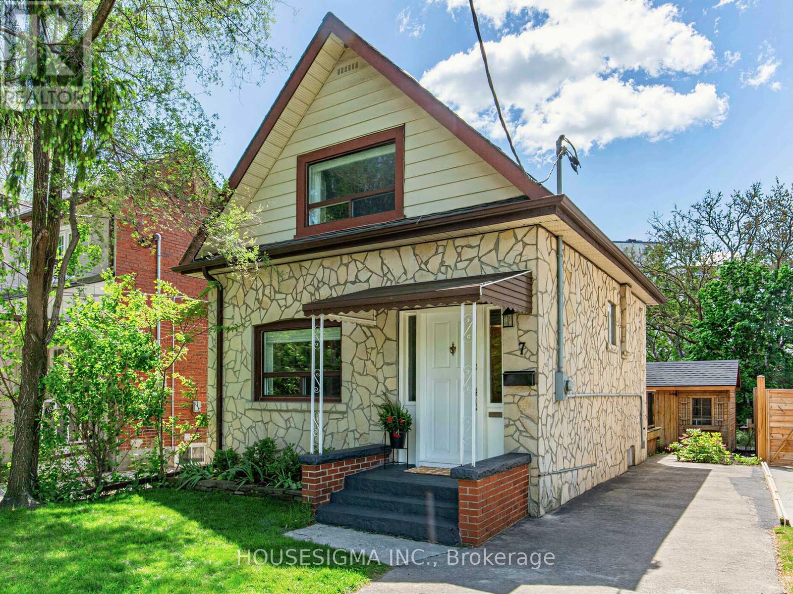 Detached at 7 HUMBER HILL AVENUE, Toronto
