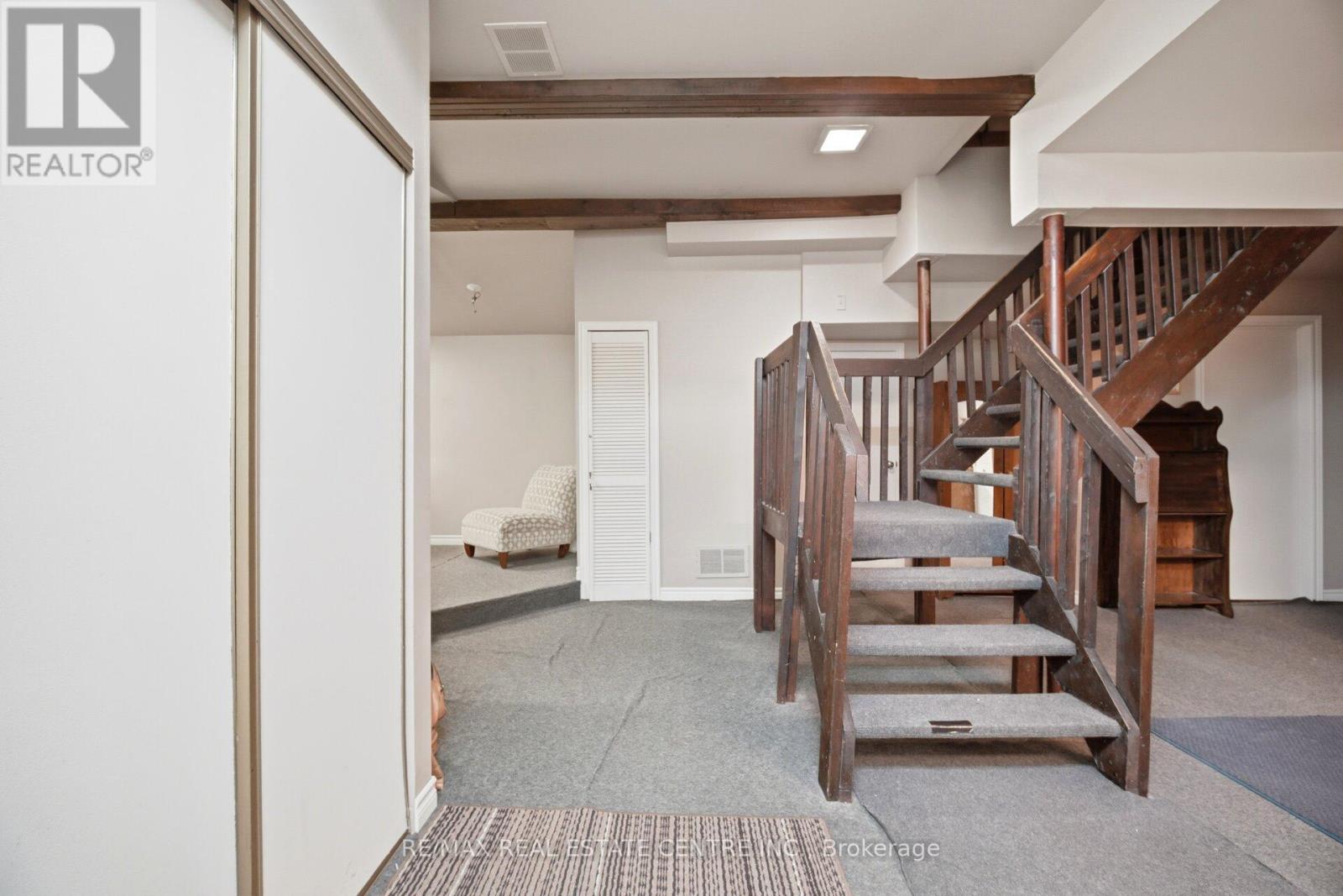 Semi-Detached/Link at 2800 BUCKLEPOST CRESCENT, Mississauga