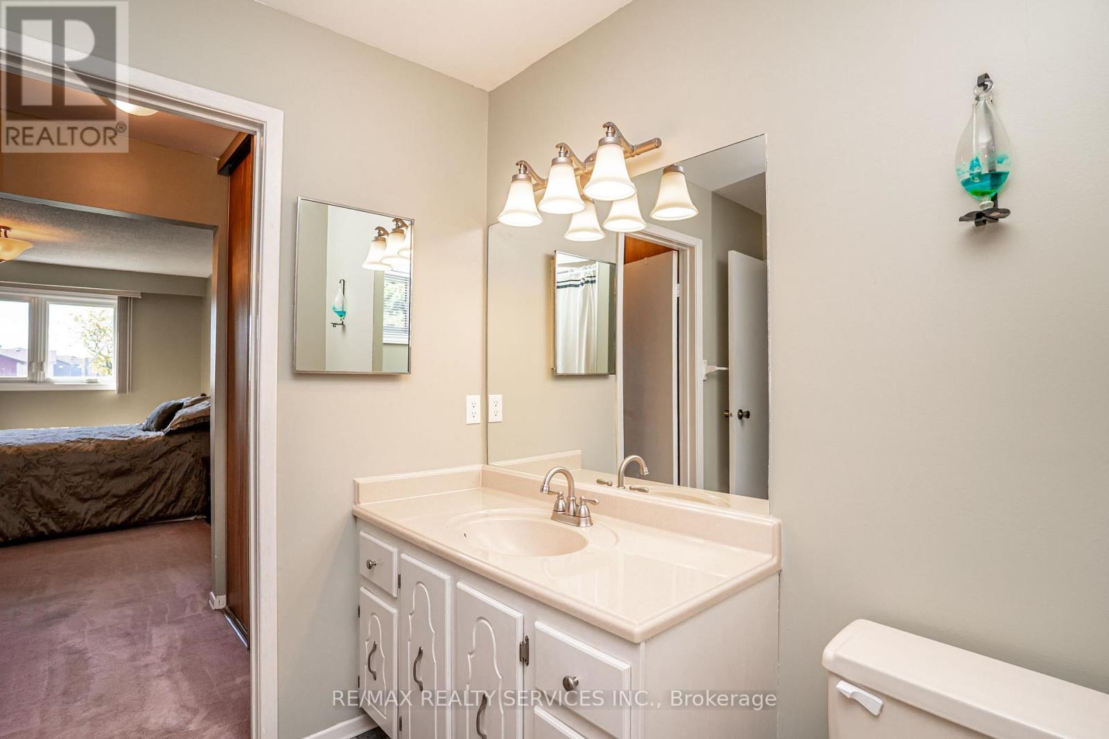 Detached at 32 WINTERFOLD DRIVE, Brampton