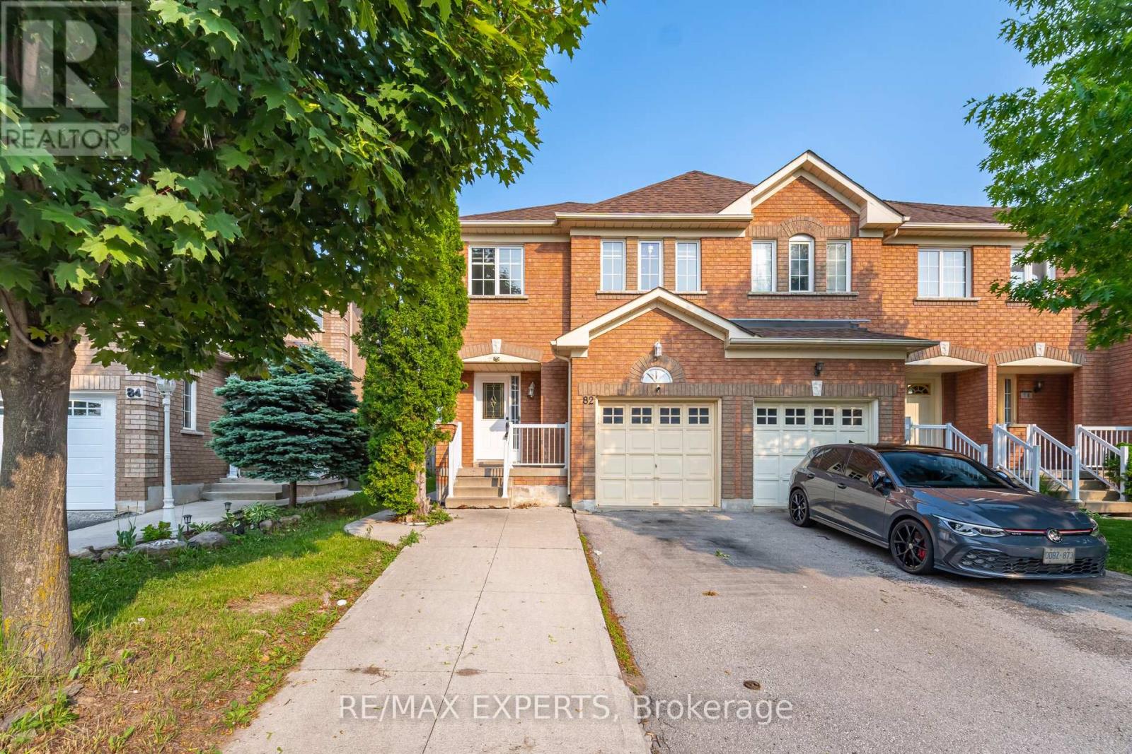 Semi-Detached/Link at 82 TWIN PINES CRESCENT N, Brampton (Northwest Sandalwood Parkway)