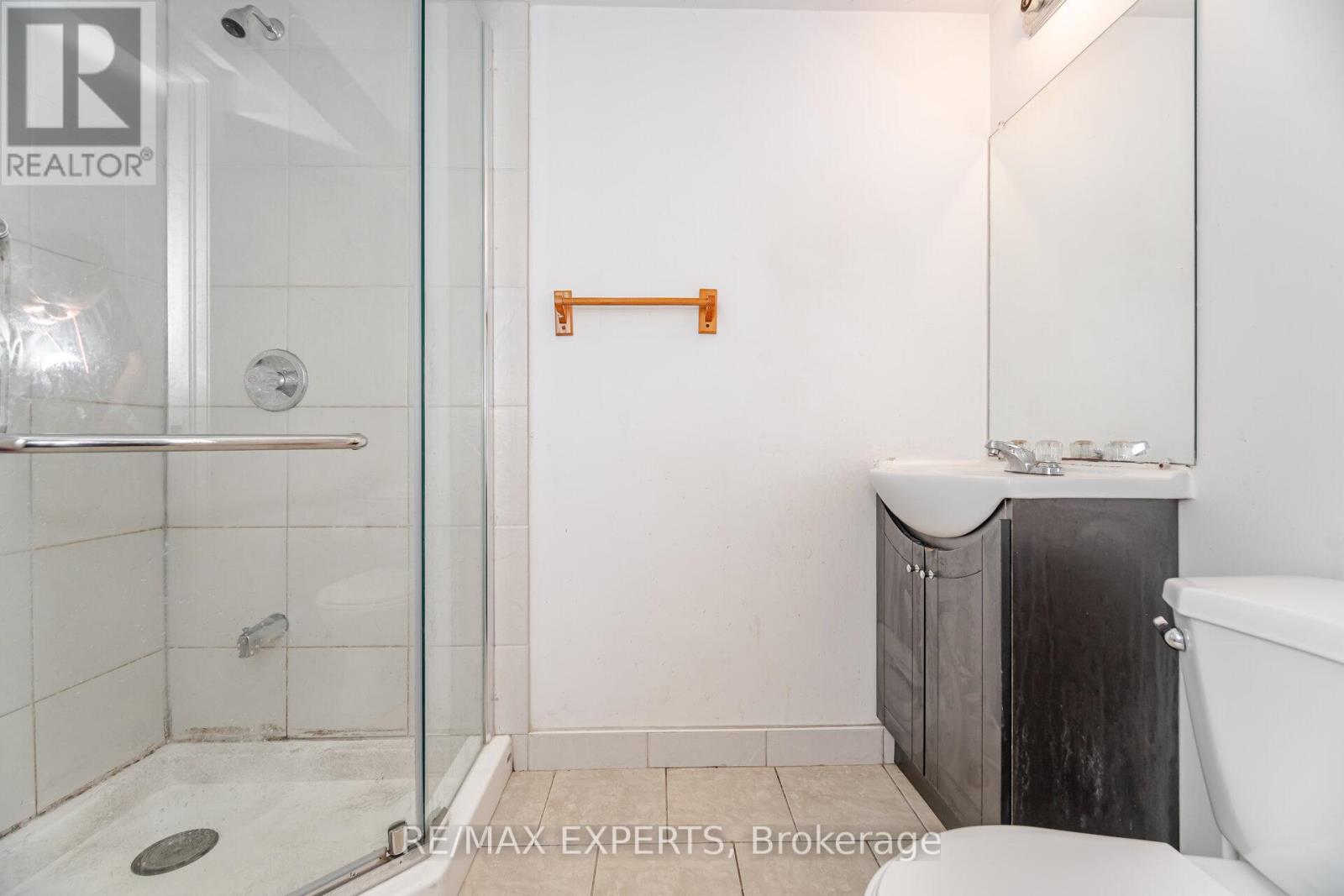 Semi-Detached/Link at 82 TWIN PINES CRESCENT N, Brampton