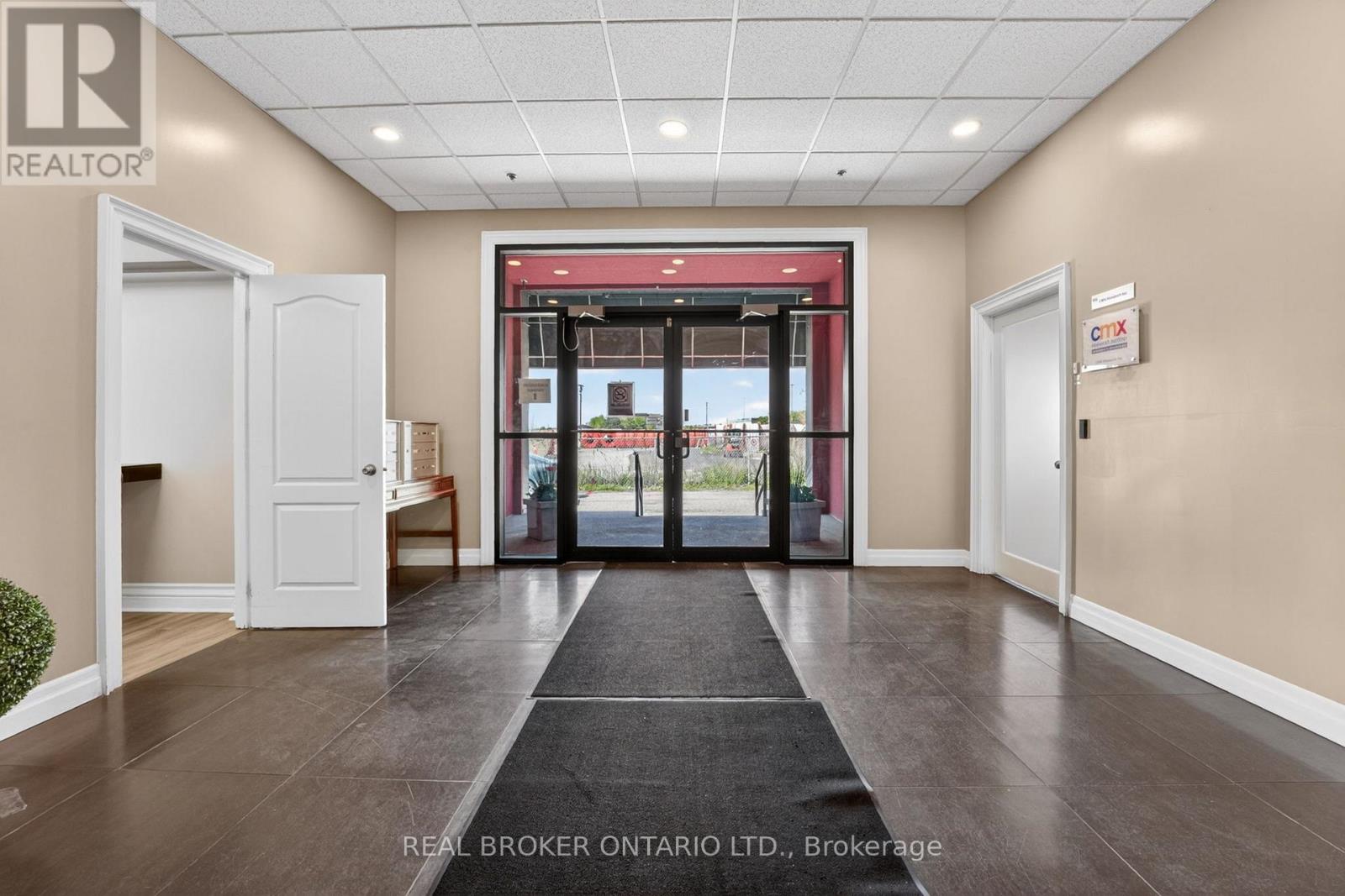 Other at 114 - 482 S SERVICE ROAD E, Oakville