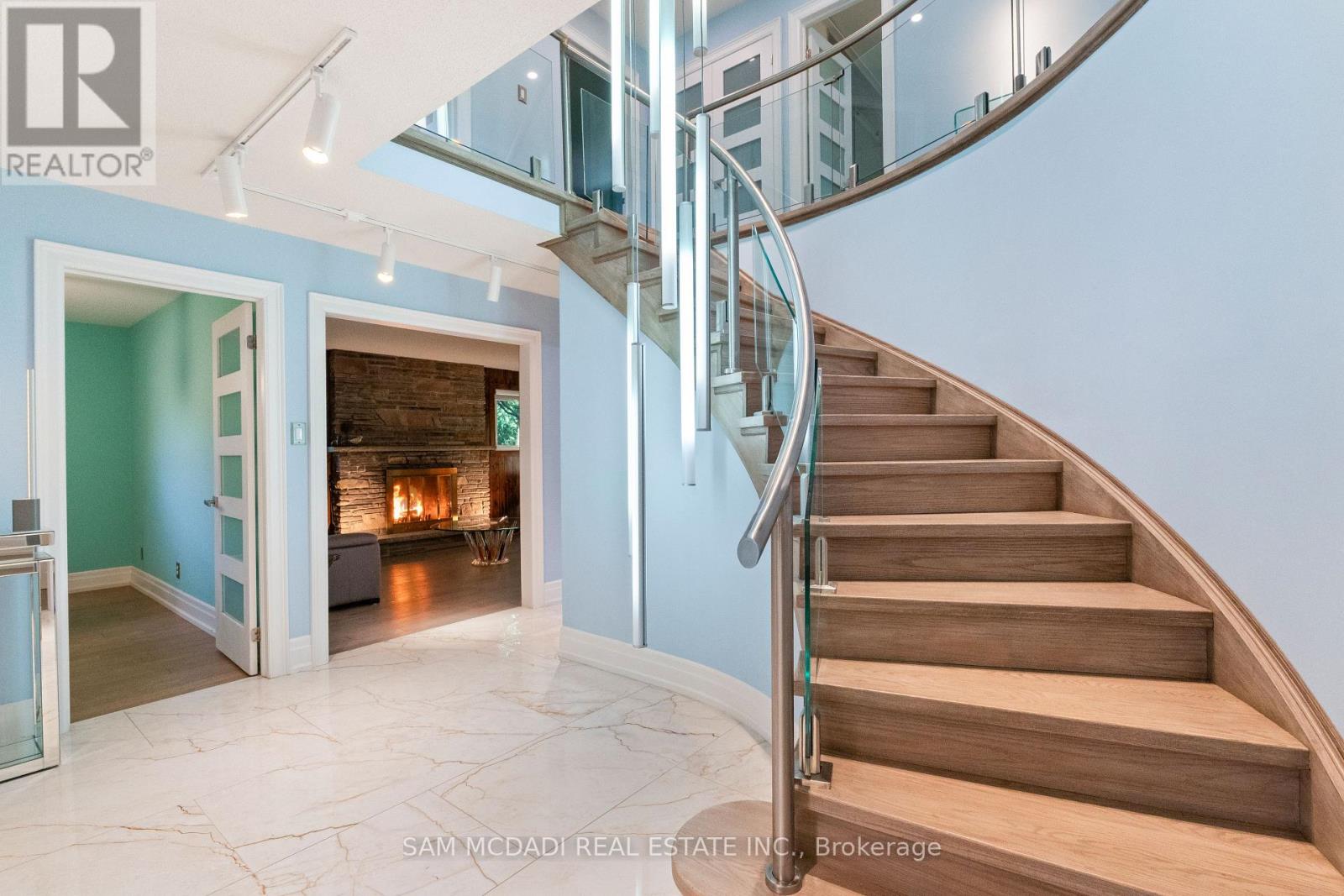 Detached at 5 CANTERBURY CRESCENT, Toronto