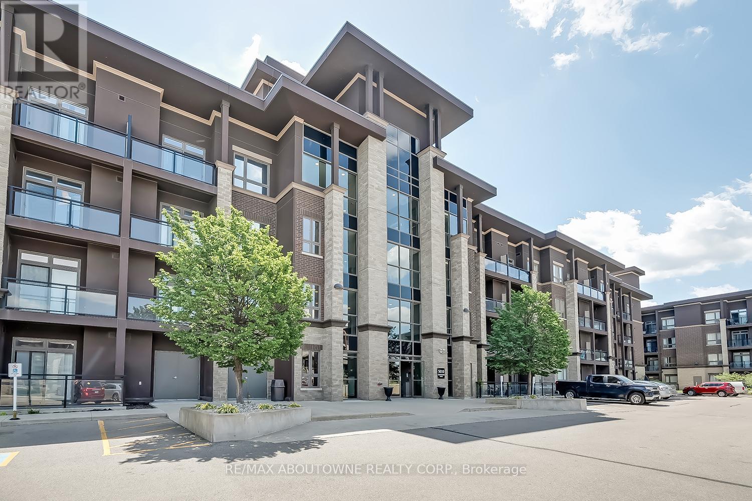 Apartment at 116 - 5010 CORPORATE DRIVE, Burlington (Uptown)