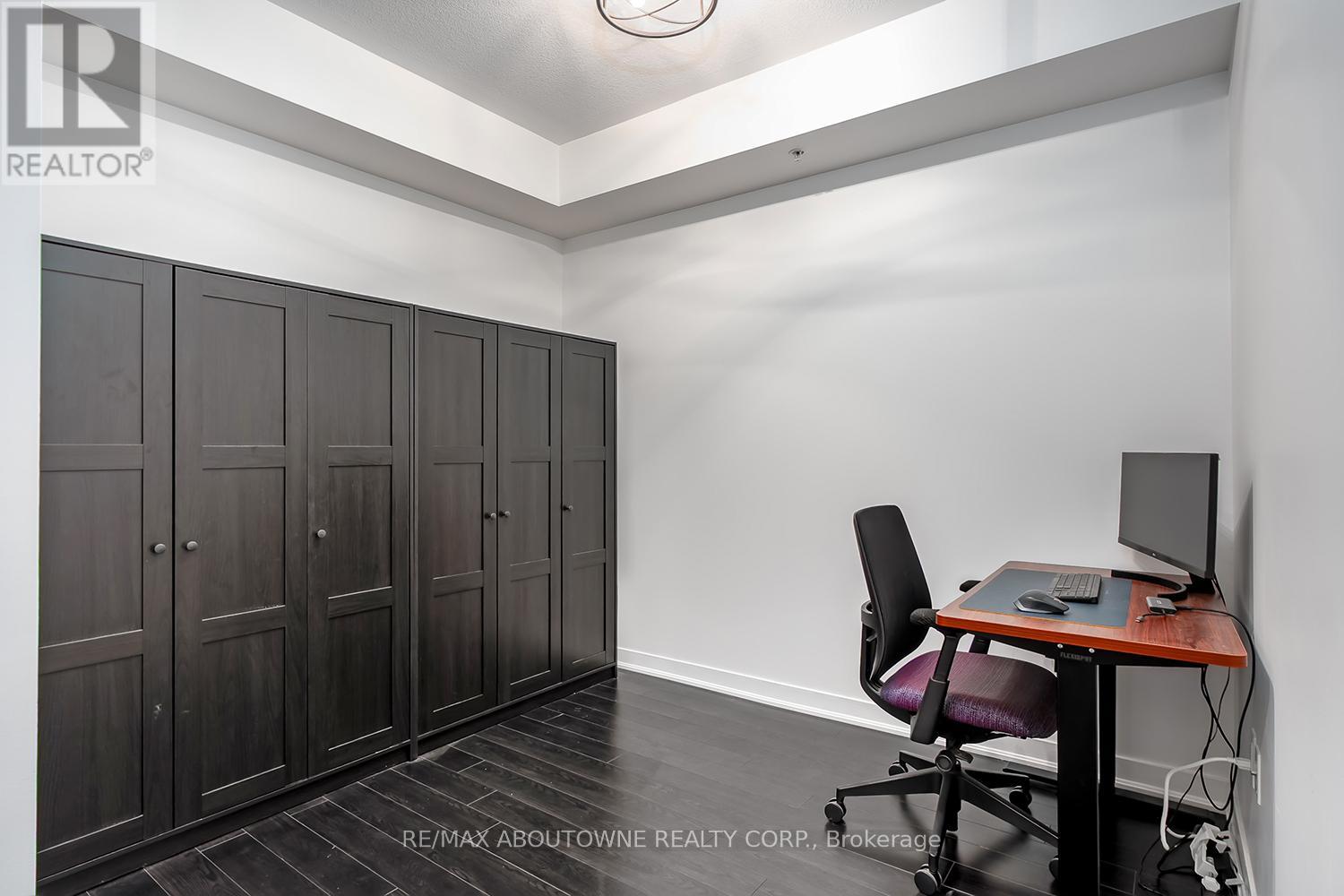 Apartment at 116 - 5010 CORPORATE DRIVE, Burlington