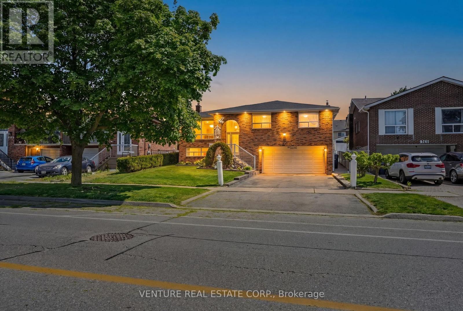 Detached at 346 CENTRE STREET N, Brampton (Brampton North)