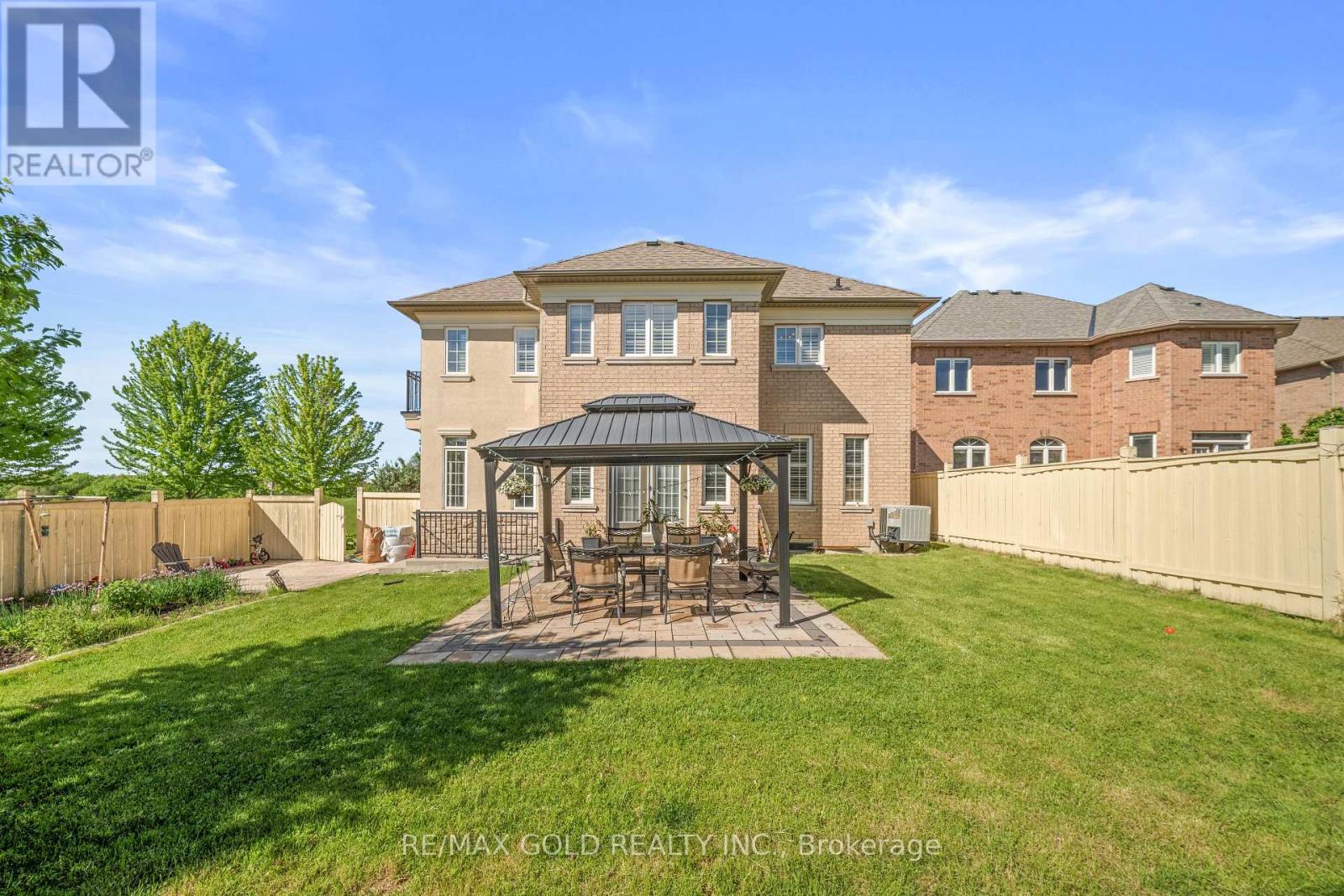 Detached at 18 HAMPTON SPRINGS DRIVE, Brampton