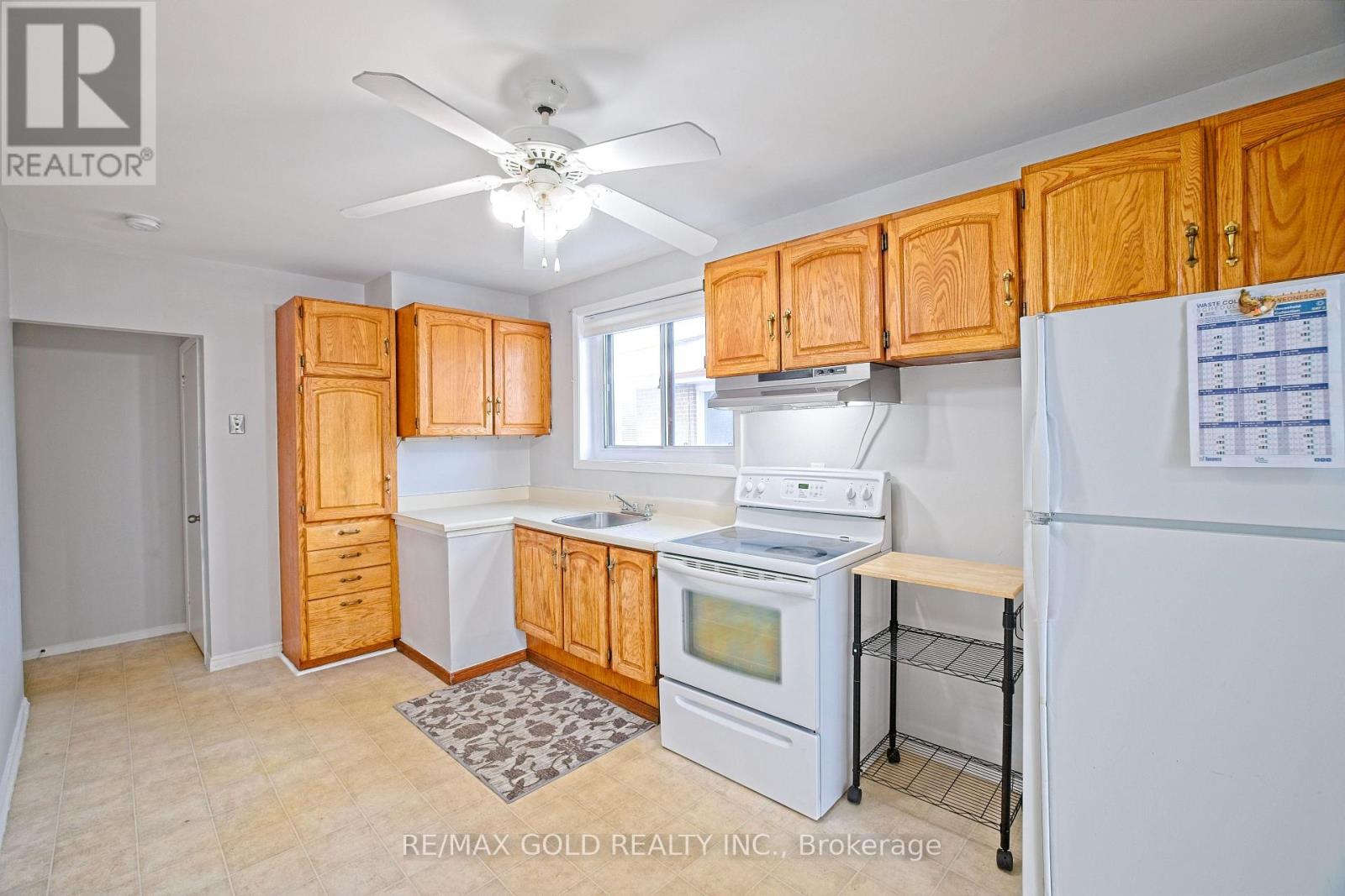 Semi-Detached/Link at 130 DUNCANWOODS DRIVE, Toronto