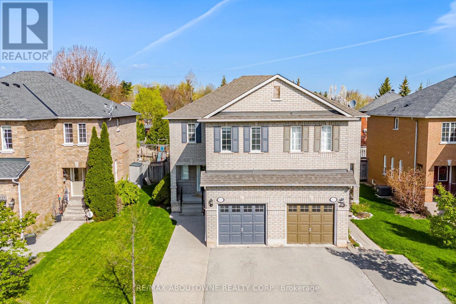 Semi-Detached/Link at 2029 BLUE JAY BOULEVARD, Oakville