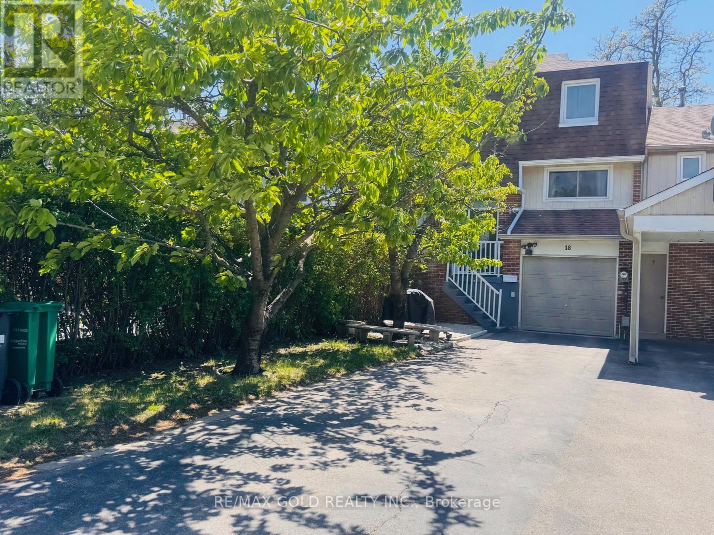 Townhouse at 18 PETERSON COURT, Brampton (Heart Lake East)