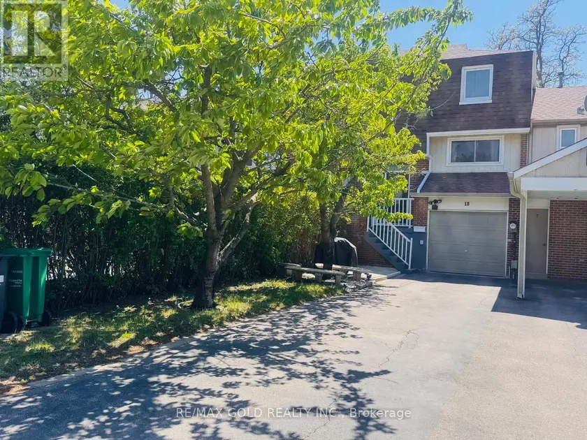 Townhouse at 18 PETERSON COURT, Brampton (Heart Lake East)