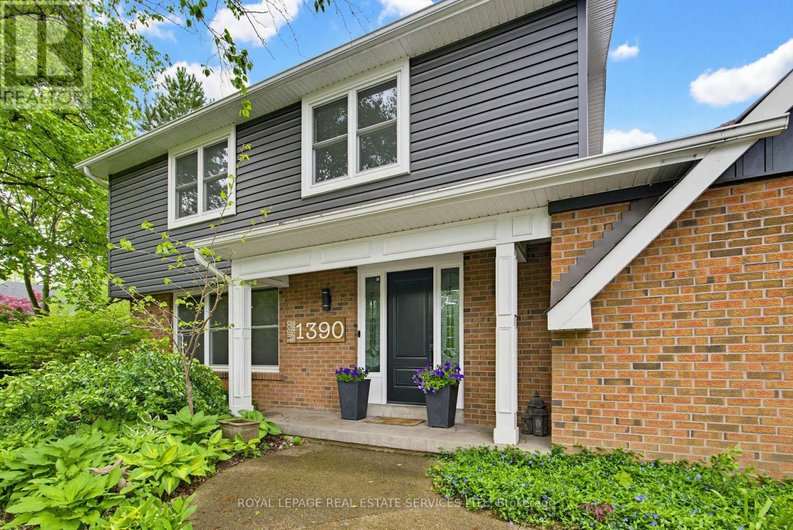 Detached at 1390 PEERLESS COURT, Oakville