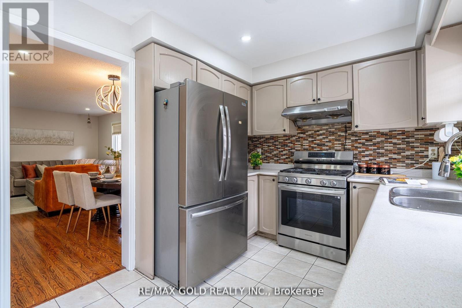 Semi-Detached/Link at 94 BIGHORN CRESCENT, Brampton