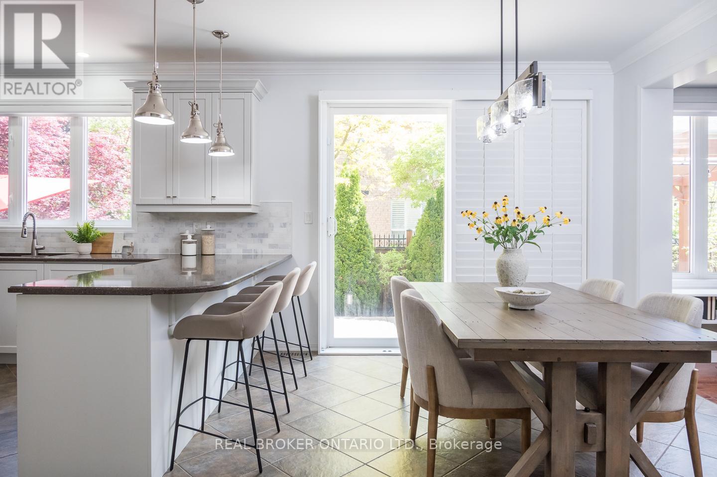 Detached at 727 MADDOCKS TRAIL, Milton