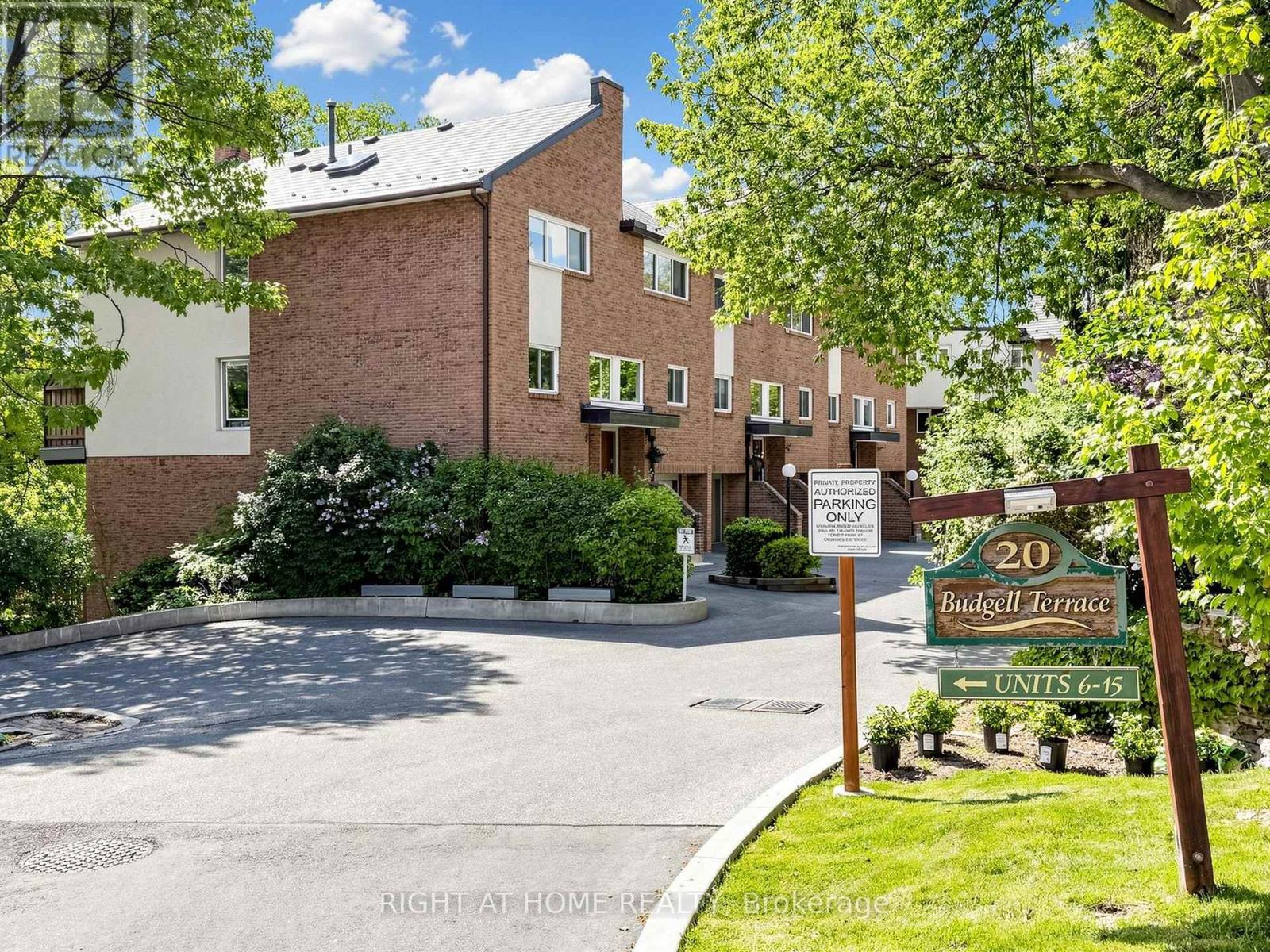 Townhouse at 14 - 20 BUDGELL TERRACE, Toronto (High Park-Swansea)
