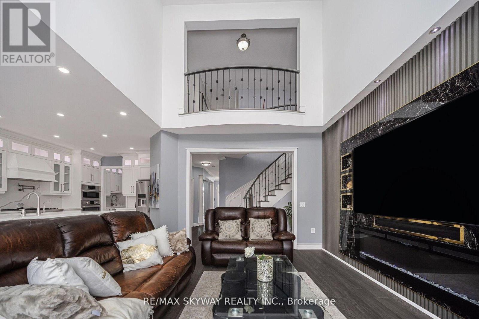 Detached at 44 EAGLESPRINGS CRESCENT, Brampton