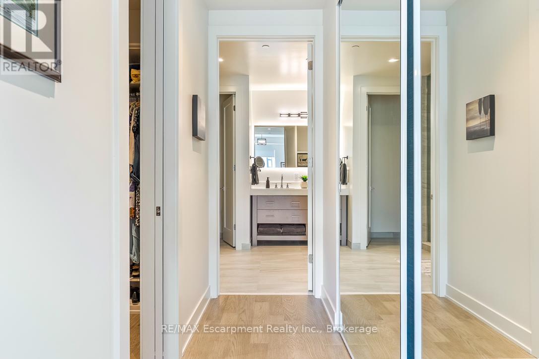 Apartment at 303 - 123 MAURICE DRIVE, Oakville