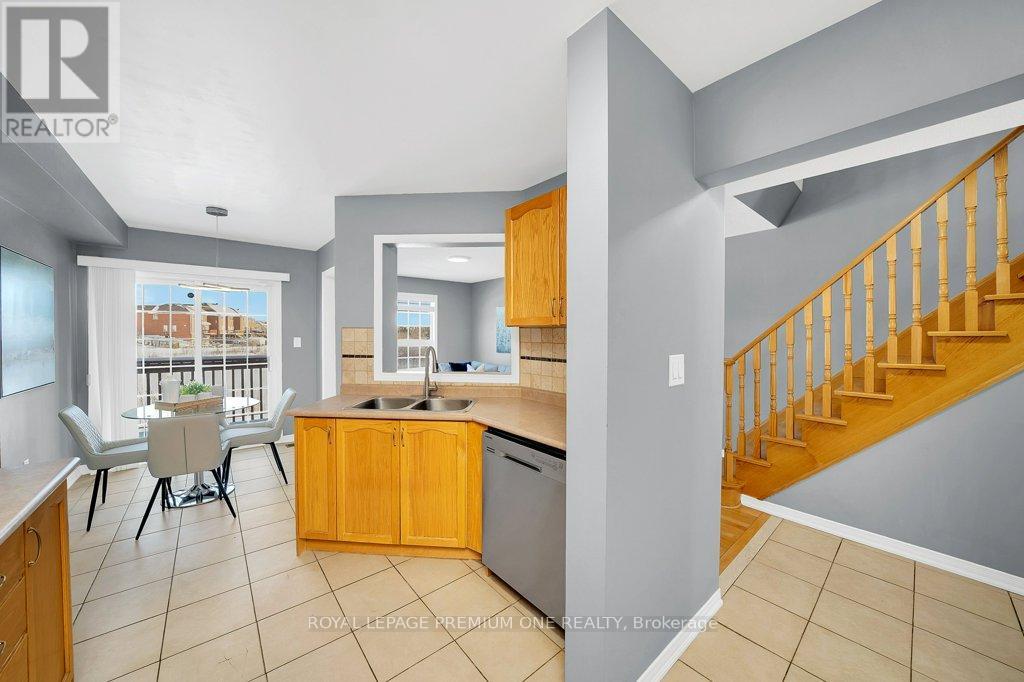 Townhouse at 13 SUMMITRIDGE COURT, Brampton