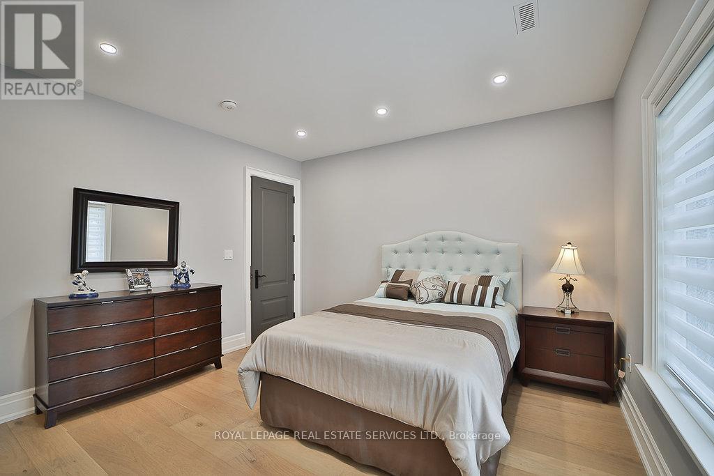 Detached at 1301 TWIN OAKS DELL, Mississauga