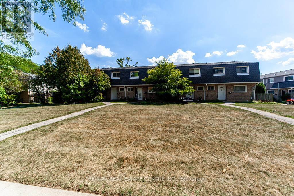 Townhouse at 88 - 2050 UPPER MIDDLE ROAD, Burlington (Brant Hills)