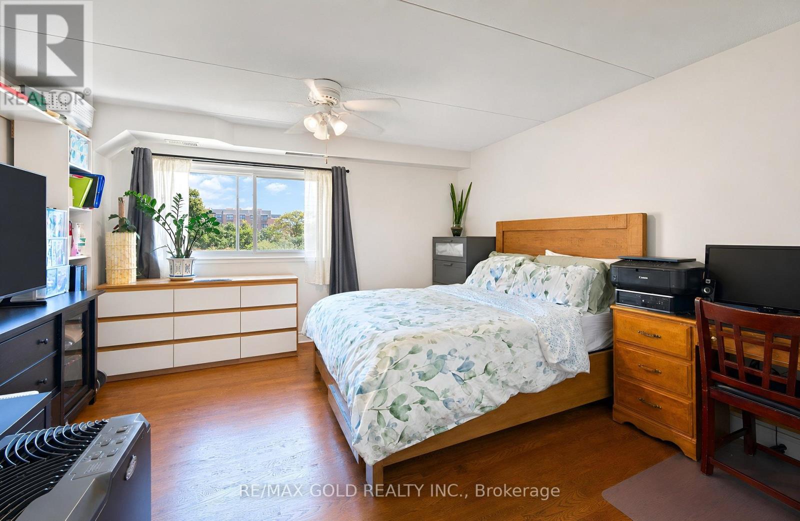 Townhouse at 87 - 180 MISSISSAUGA VALLEY BOULEVARD, Mississauga